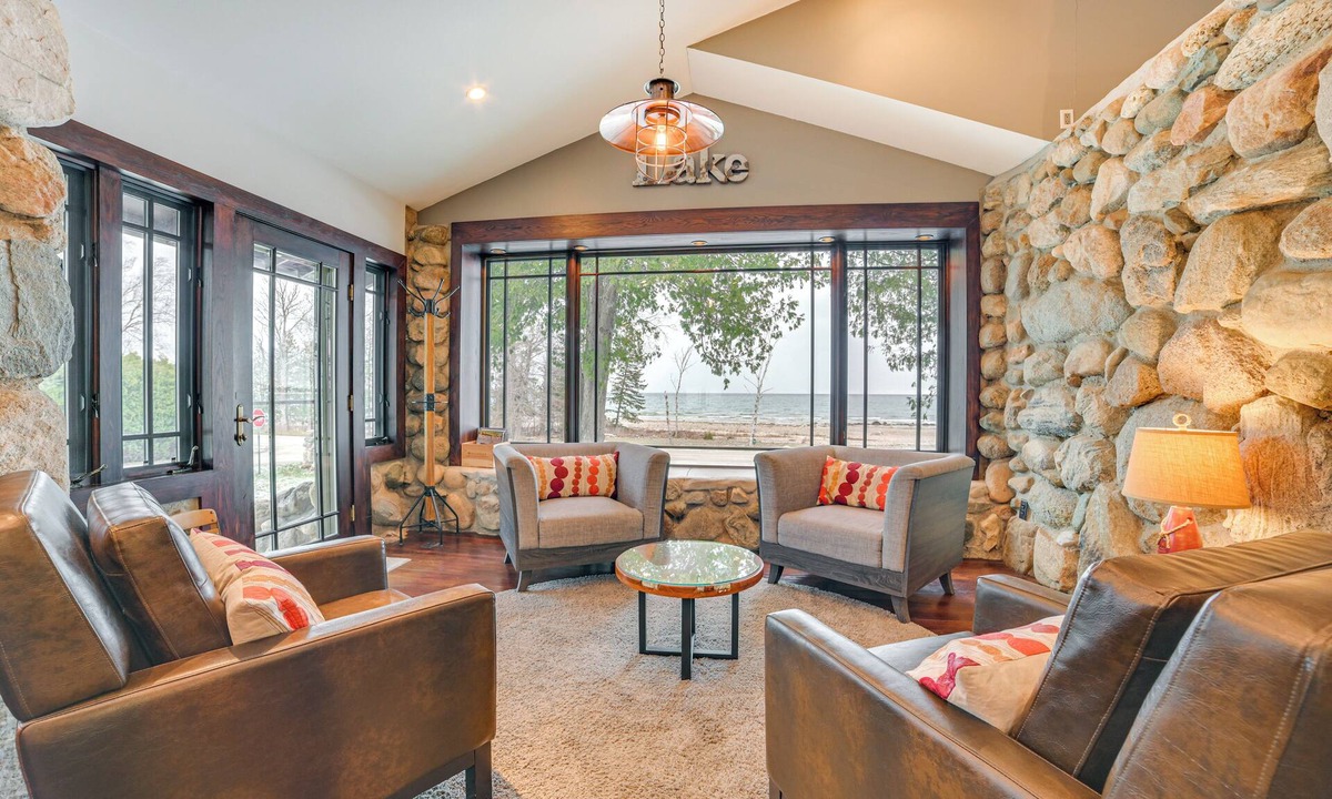 Charlevoix Cottage | 1 Mi to Dtwn! Lakefront Earl Young Charlevoix Home