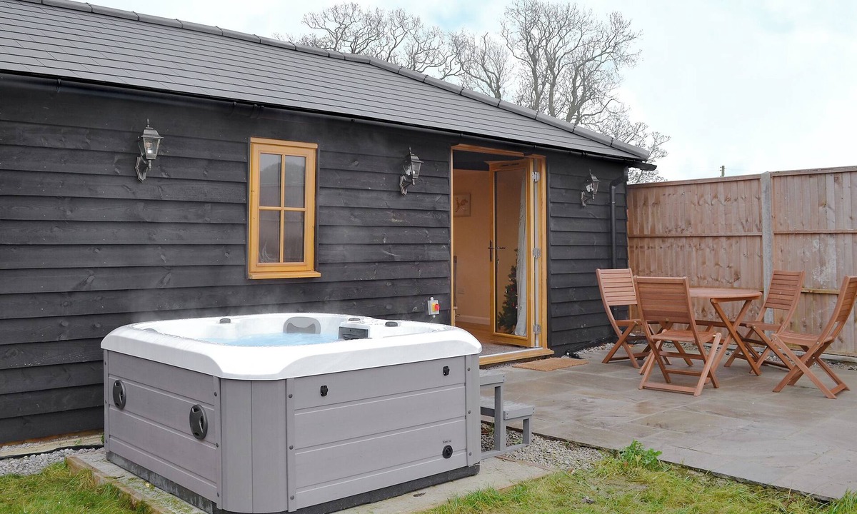 Denton Cottage | 2 bedroom accommodation in Alkham, near Dover