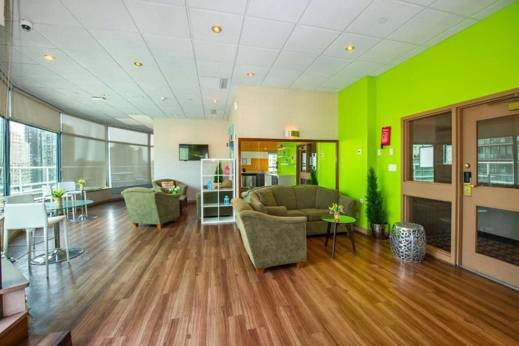 Granville Island Apartment | 2 Beds with kitchenette