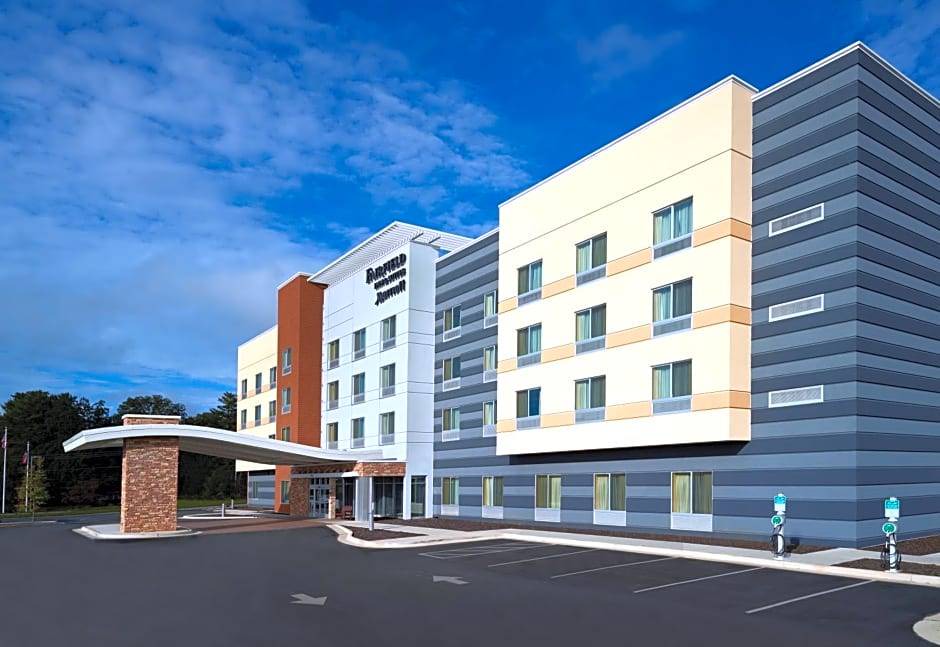 Flat Rock Hotel | 2-Star Hotel ∙ Fairfield Inn & Suites by Marriott Hendersonville Flat Rock