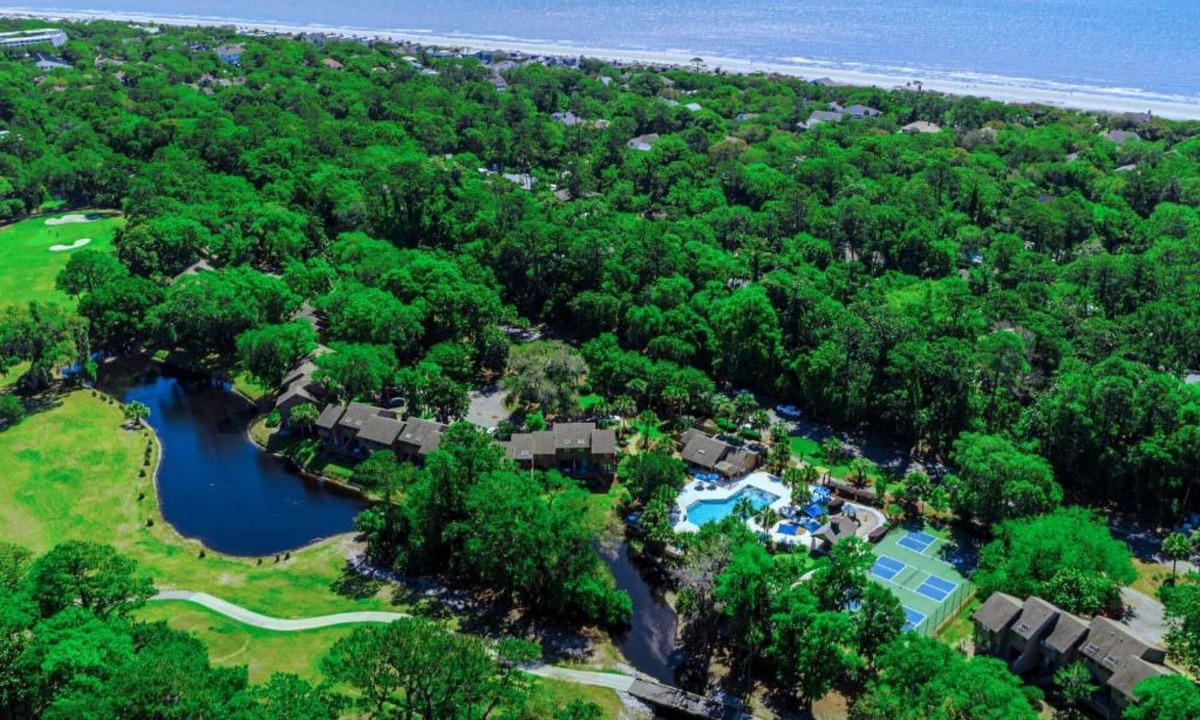 Shipyard Plantation Hotel | 2 Story Townhome Steps From Golf Course + Pool
