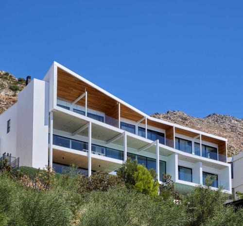 Mountainside House | '22 Protea' - Luxury, Style and Elegance - Sleeps 12 in 6 En-suite Bedrooms