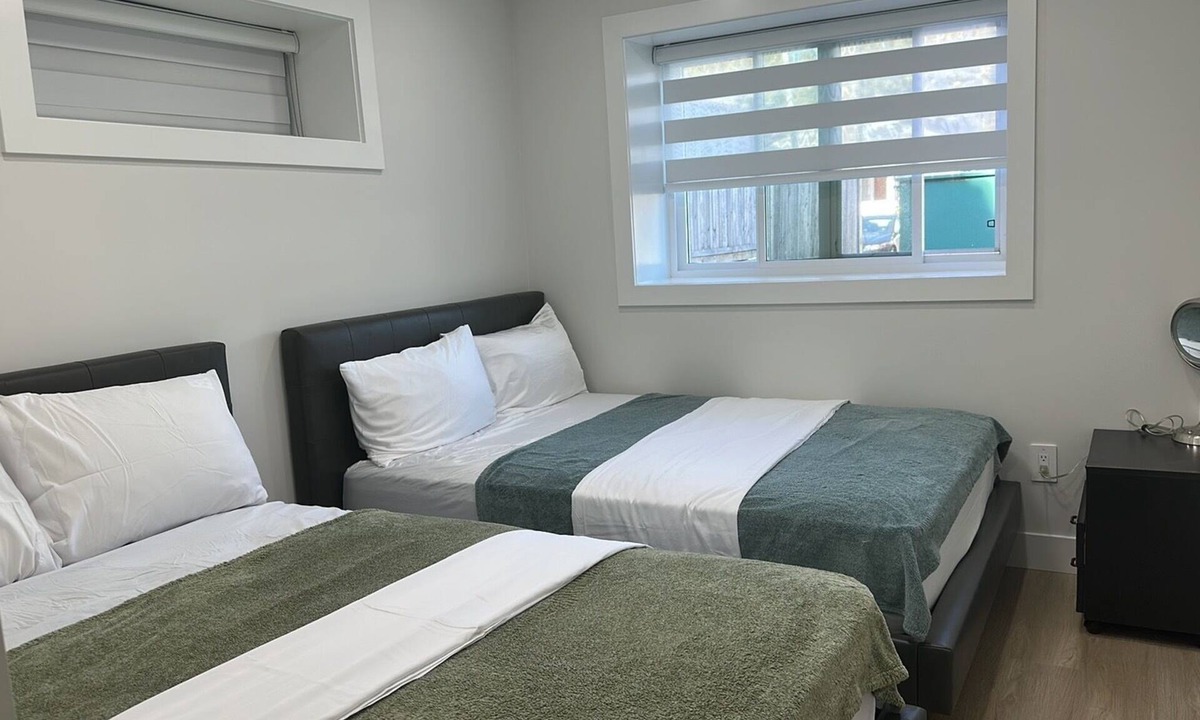Renfrew-Collingwood House | 2B2B1DEN ENTIRE NEW HOUSE:Ensuite laundry-Dishwasher-great location