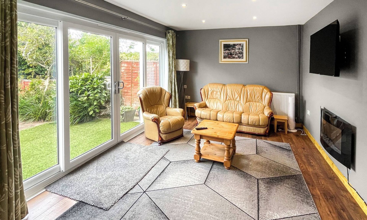 Etchinghill Apartment | 3 bedroom accommodation in Sellindge, near Ashford