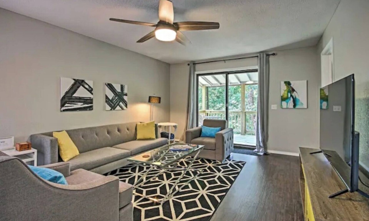 Bella Vista House | 4BR Retreat off Tunnel Vision, near Bike Park Golf Hike Swim Pickleball Kayak