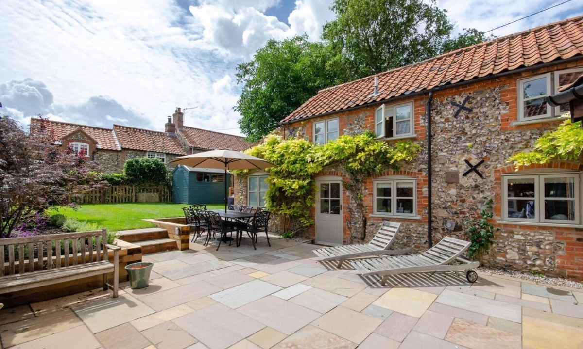 Wighton Cottage | 5 Bed in Wighton (oc-2179)
