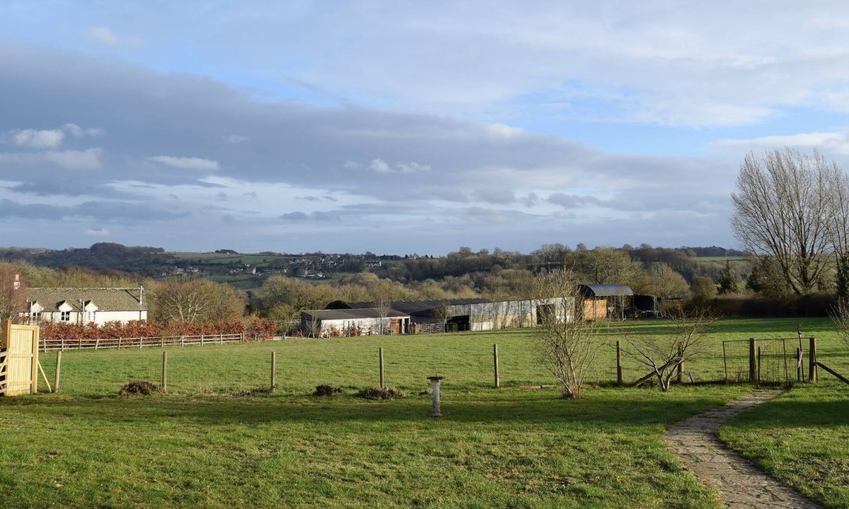Nailsworth Cottage | 5 bedroom accommodation in France Lynch, near Stroud