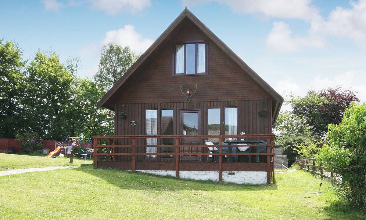 Banavie Cottage | A cosy well presented cedar wood lodge sitting at the foot of Ben Nevis.