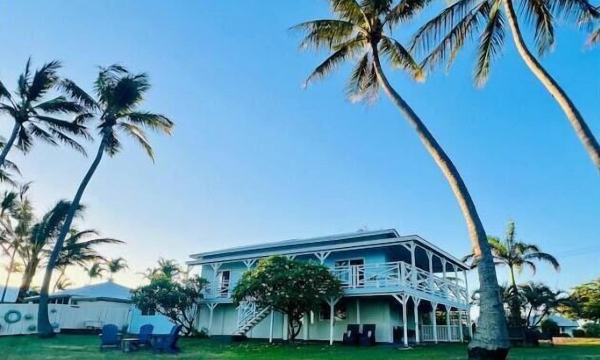Bowen House | Absolute Beachfront Bowen Beach House-family time