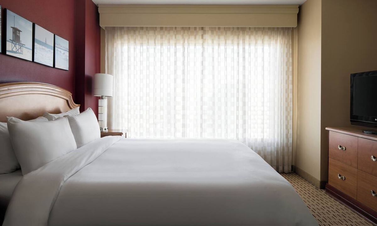 Anaheim Resort Hotel | Anaheim Escape Near Disneyland, Knott’s & Anaheim GardenWalk - Pets are Allowed!