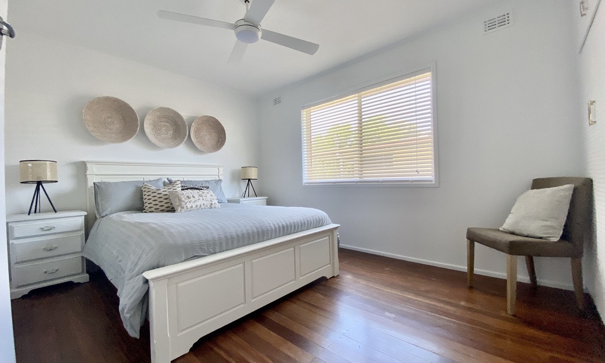 Coolangatta House | Barefoot & Beachy! Pet friendly 4 bedroom beach house sleeps up to 11