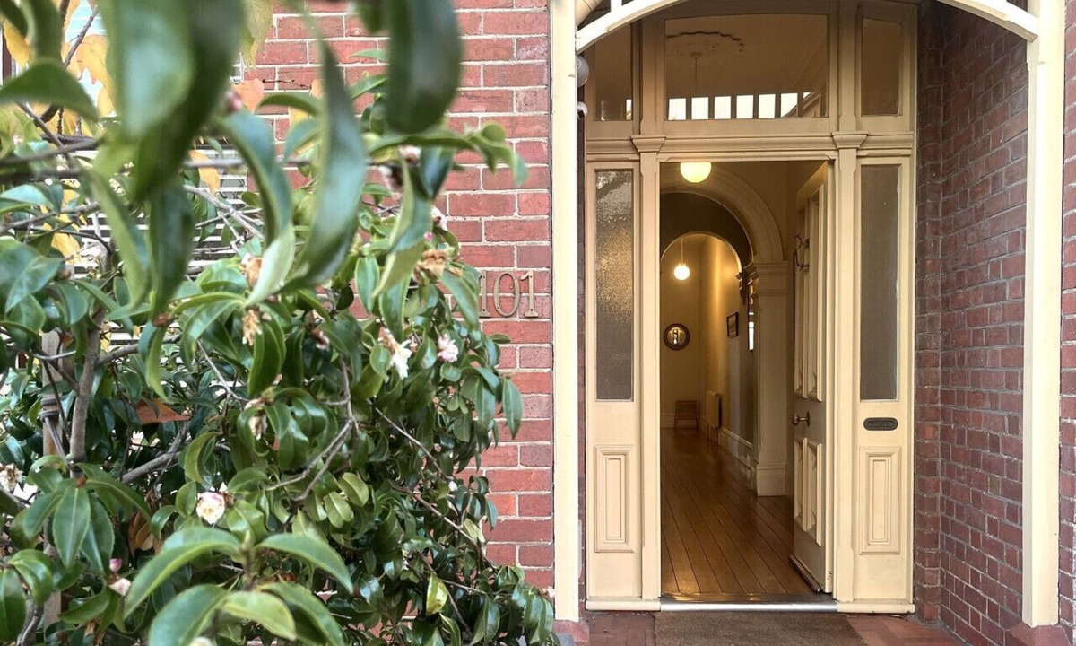 Battery Point House | Battery Point Village - Stunning Large Home