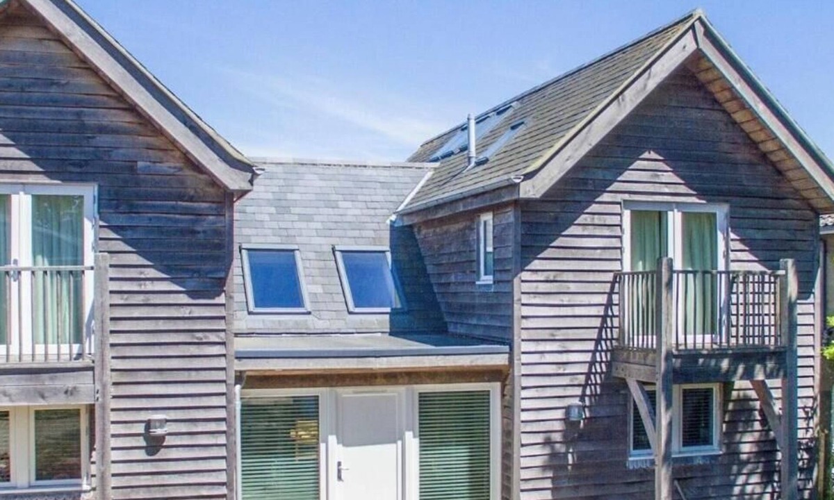 Bembridge House | Beach Side - a house that sleeps 8 guests in 4 bedrooms