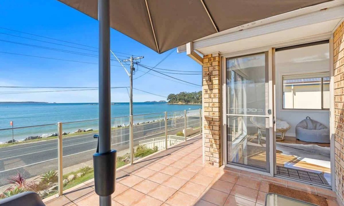 Batehaven Apartment | Beachfront at Batehaven