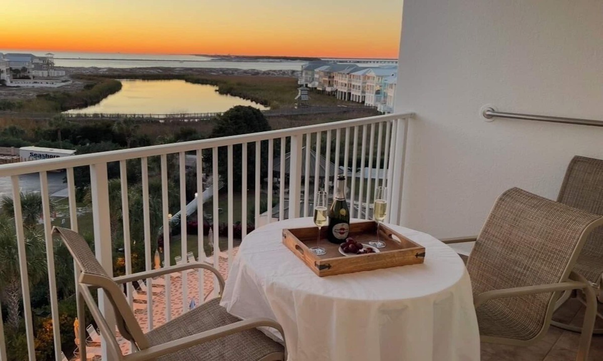 Holiday Isle Condo | Beachfront Views & Endless Fun – Islander 610