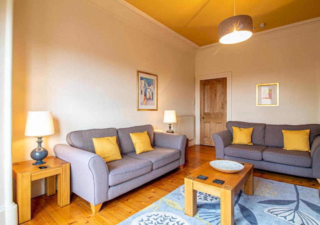 Morningside Apartment | Beautiful and Bright Georgian Style Morningside Apartment - Pass the Keys