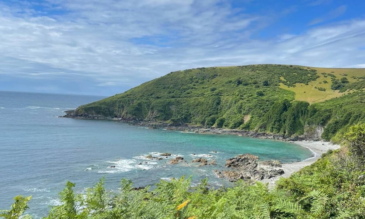 West Looe House | Beautiful seafront holiday home,Hot Tub,Stunning views, by the Beach/Coast path