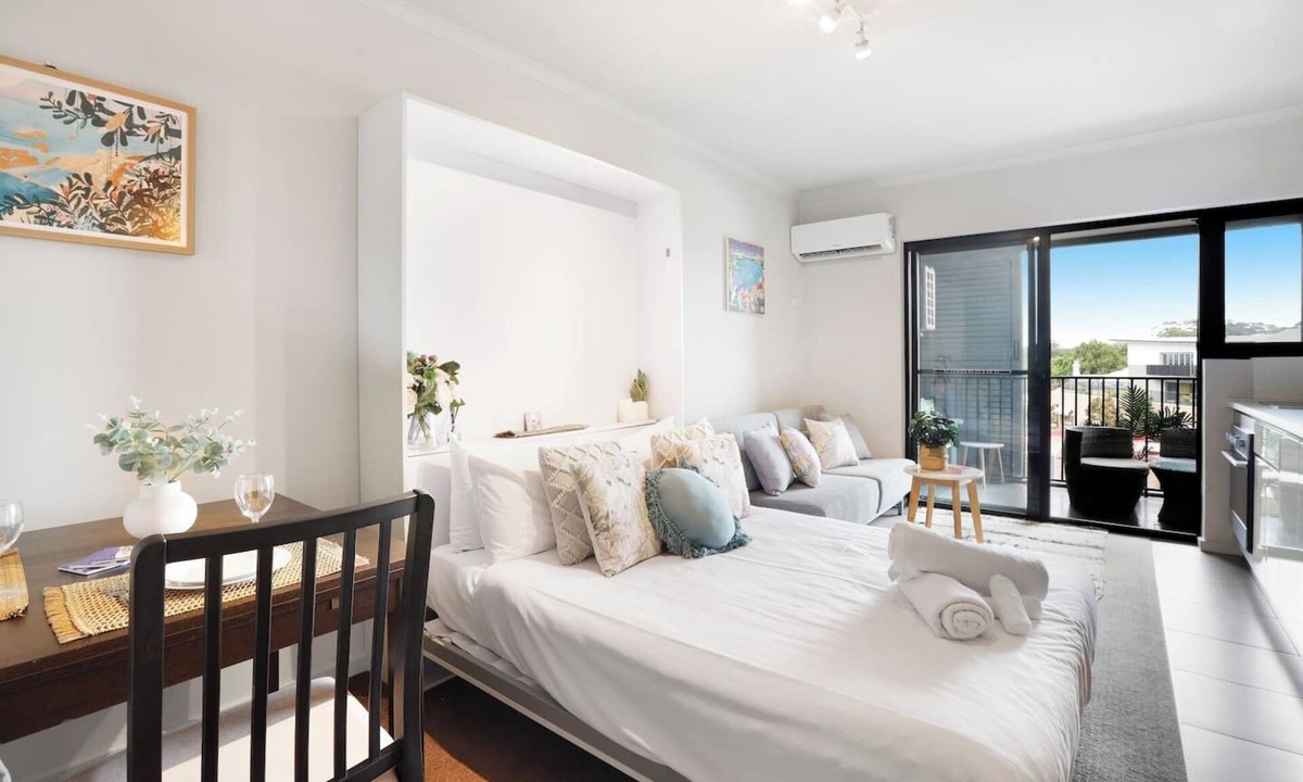 Randwick Apartment | Beautiful Studio with City Views in Randwick