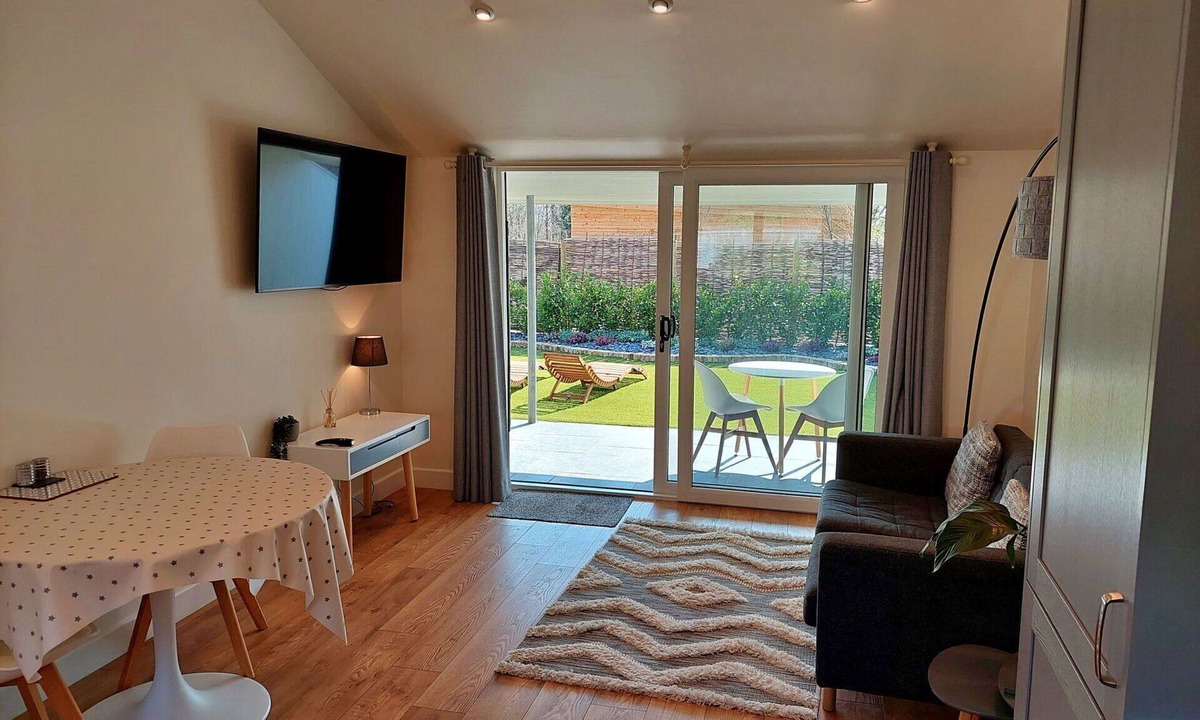 Liverton House | Beautiful villa for 2 guests with hot tub, WIFI
