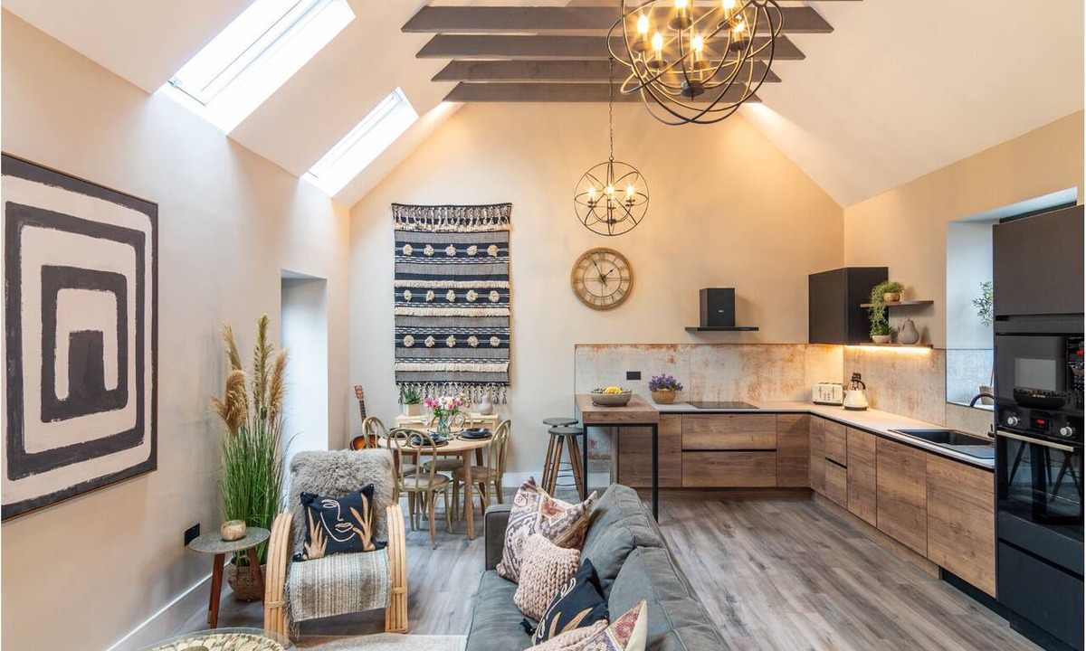 Buchlyvie House | Beautifully restored stables with hot tub