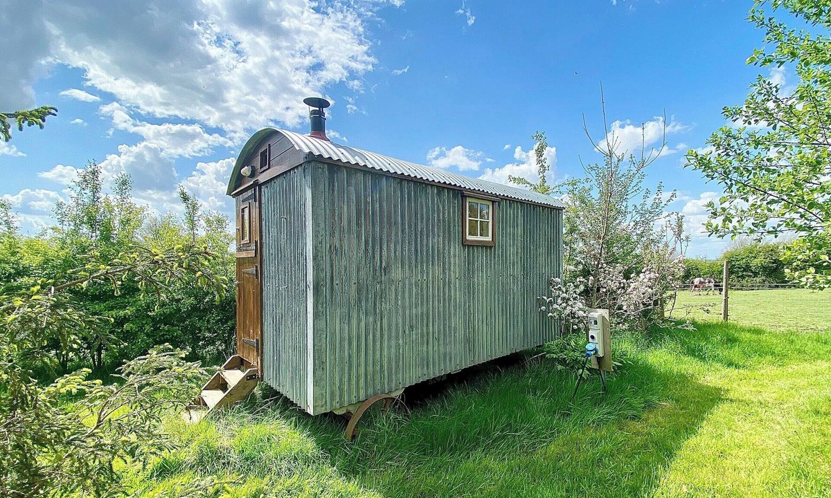 Cricklade Cottage | Birch Shepherds Hut - UK38825