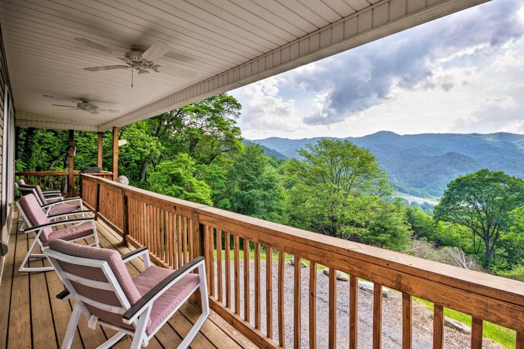 Marshall House | Blue Ridge Mountain Rental w/Hot Tub & Gas Grill!