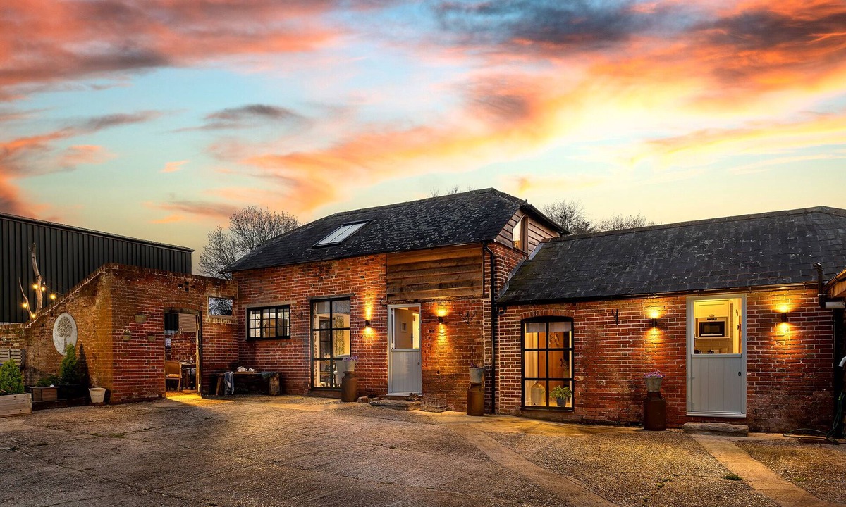Winsor Cottage | Bluebell Copse Cottages New Forest with hot tub.