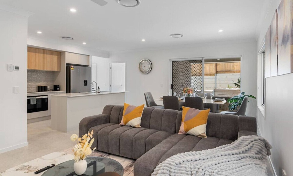 Bridgeman Downs House | Brand New Modern 5BR House Ducted A/C Near Mall