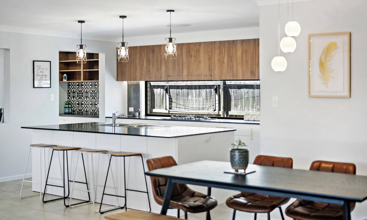 Mango Hill House | Capestone Cove - Spacious Modern Home - Mango Hill
