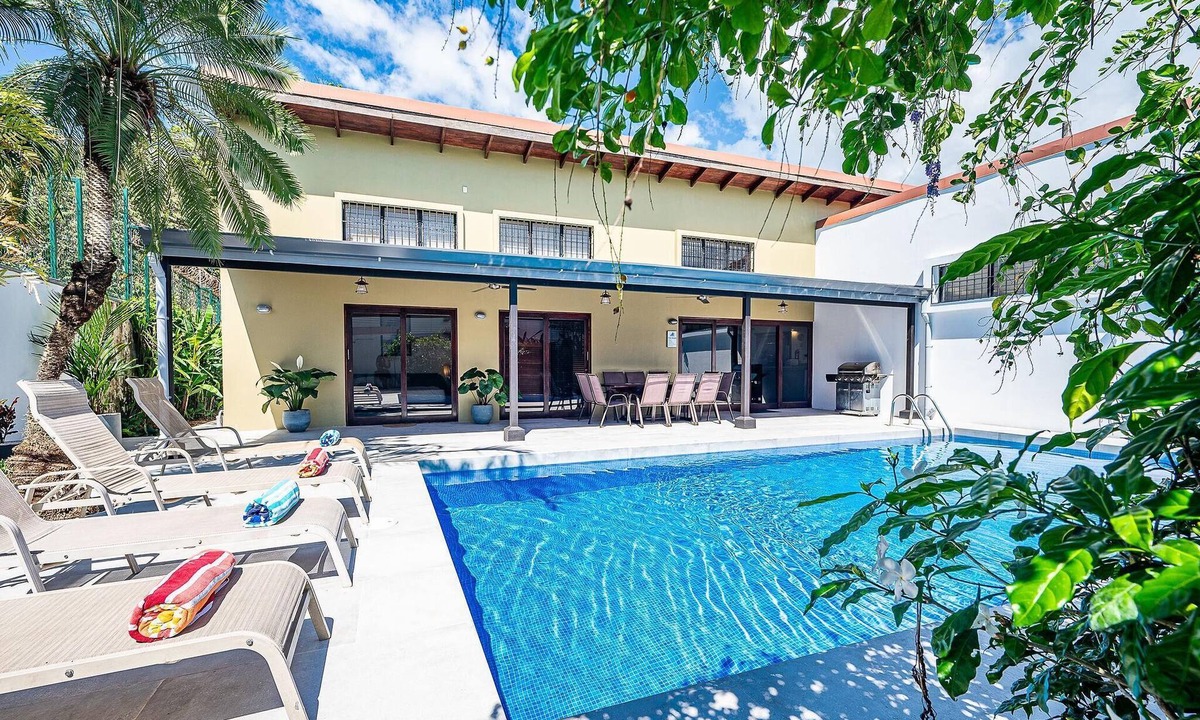 Jaco House | Casa Gris with private pool near the beach in Jaco