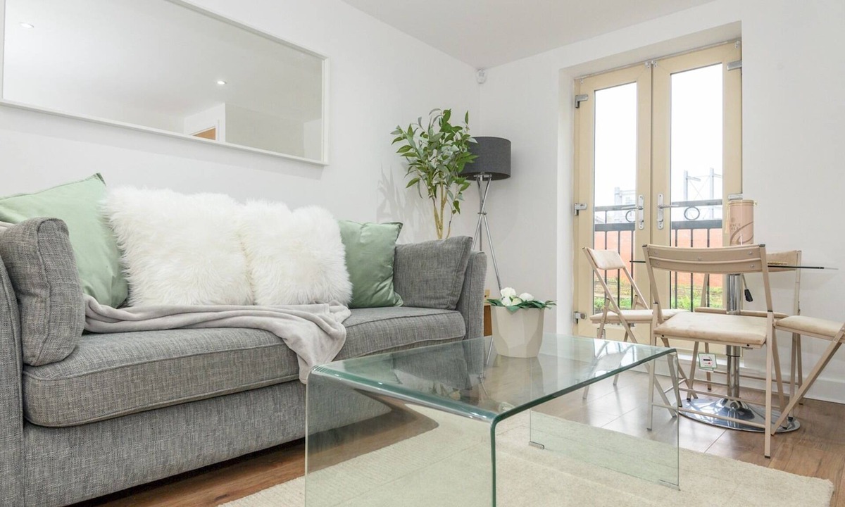 Leeds House | Central Leeds Duplex with Fantastic Canal Views - Pass the Keys