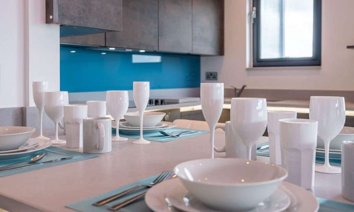 Cheltenham Apartment | Central penthouse with private hot tub and views