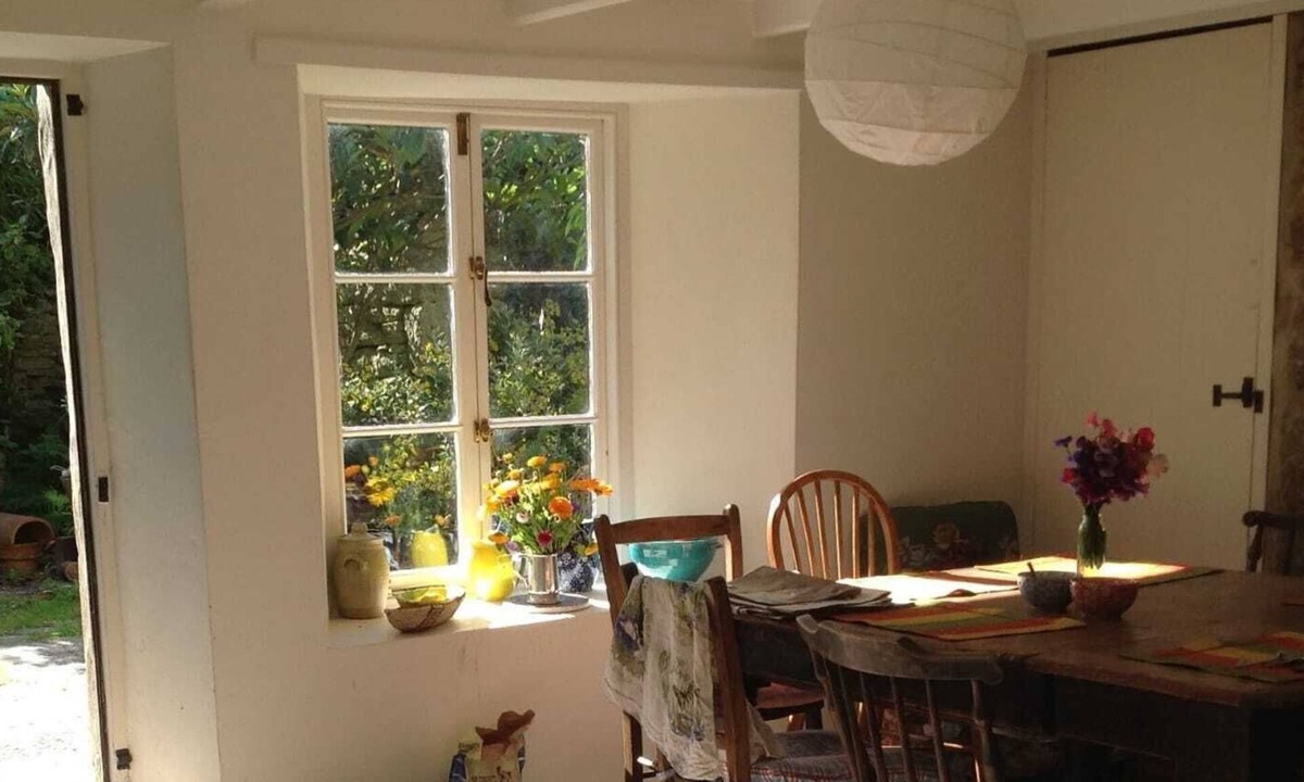 St Just House | Characterful historic townhouse with sunny courtyard, walking distance to coast.