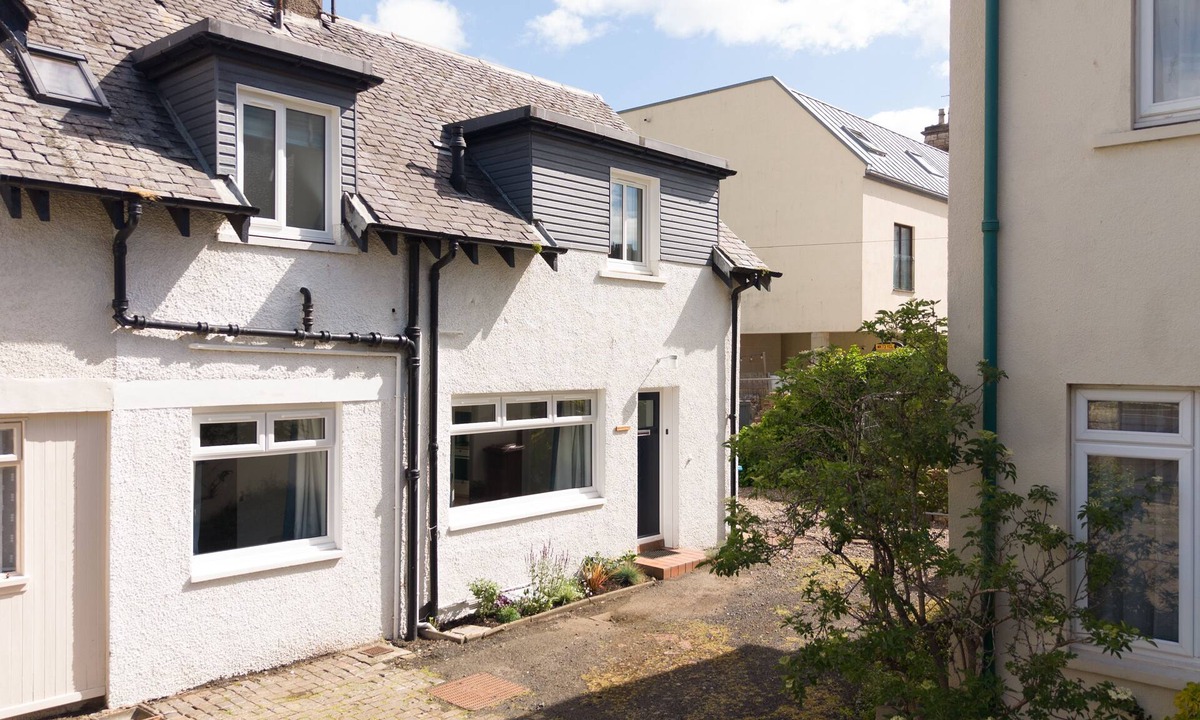St. Andrews Cottage | Charming 3‑Bedroom St Andrews Cottage on North Street with Garden, Parking & Walk to Town