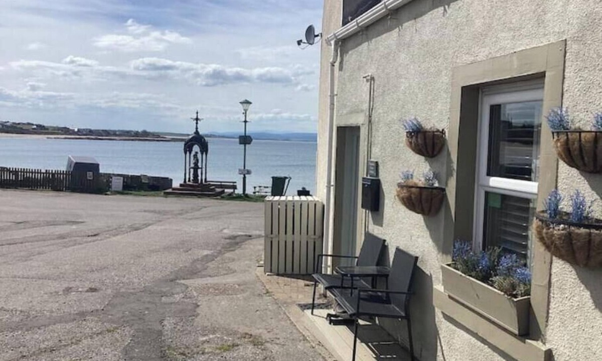 Portmahomack House | Charming Beachside Fisherman’s Cottage Near Royal Dornoch – Dog Friendly