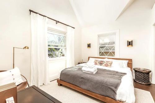 El Porto House | Chic Beach Bungalow 3 Blocks from the Sand