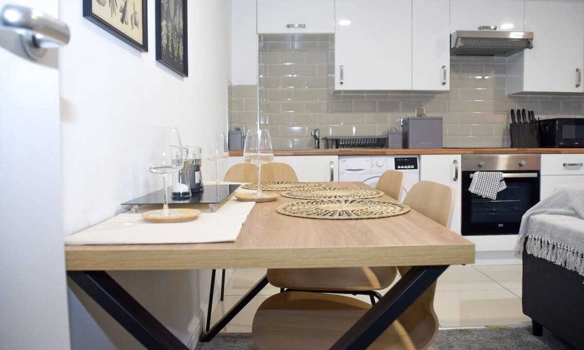 Leeds Apartment | Comfortable & Professional Flat
