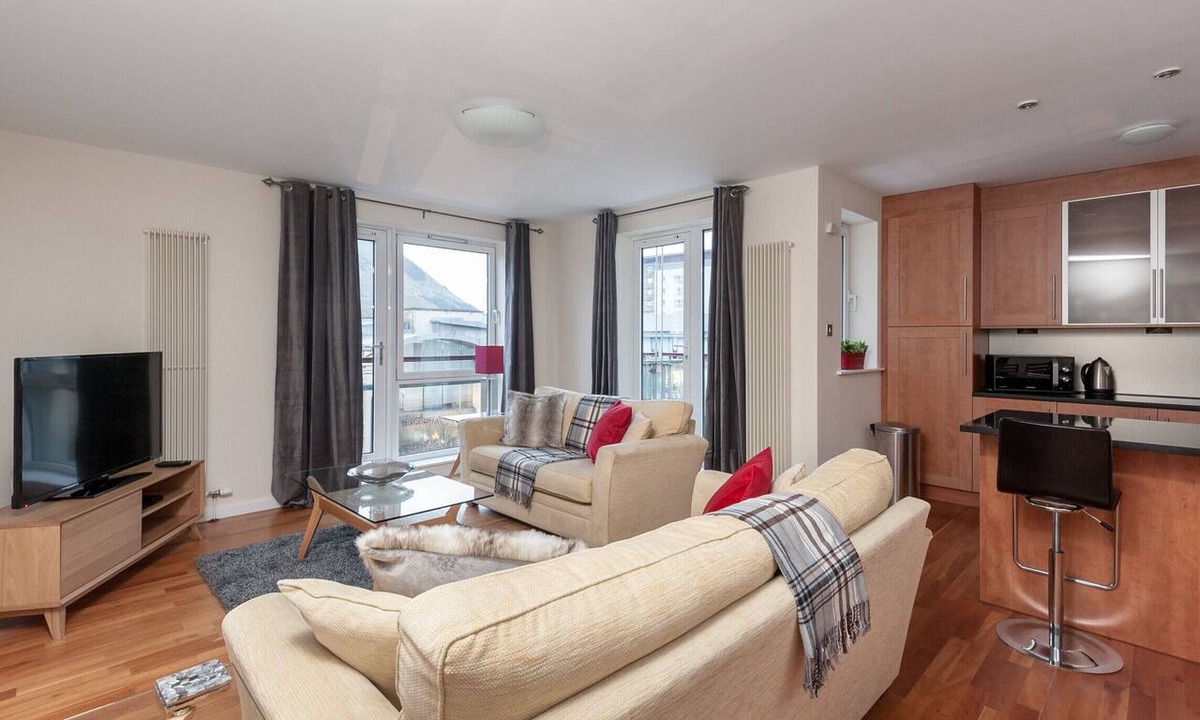 Old Town Apartment | Contemporary three-bedroom apartment with free parking space. Sleeps 5.