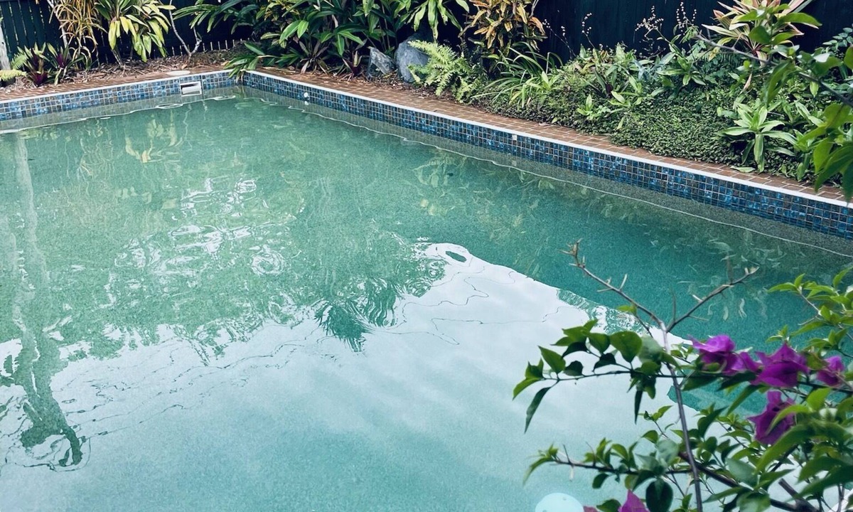 Holloways Beach House | Cottage at Holloways Beach, Cairns. Close to the city, airport and hospital.