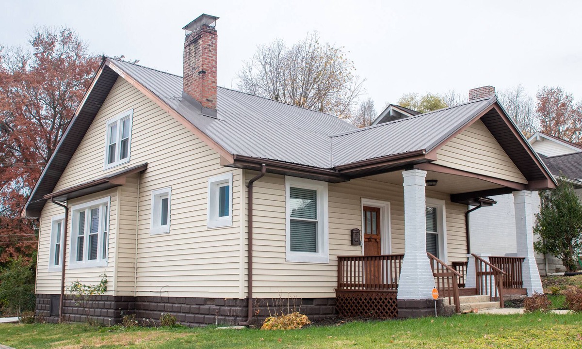 Bristol Cottage | Cozy Cottage within walking distance of downtown!