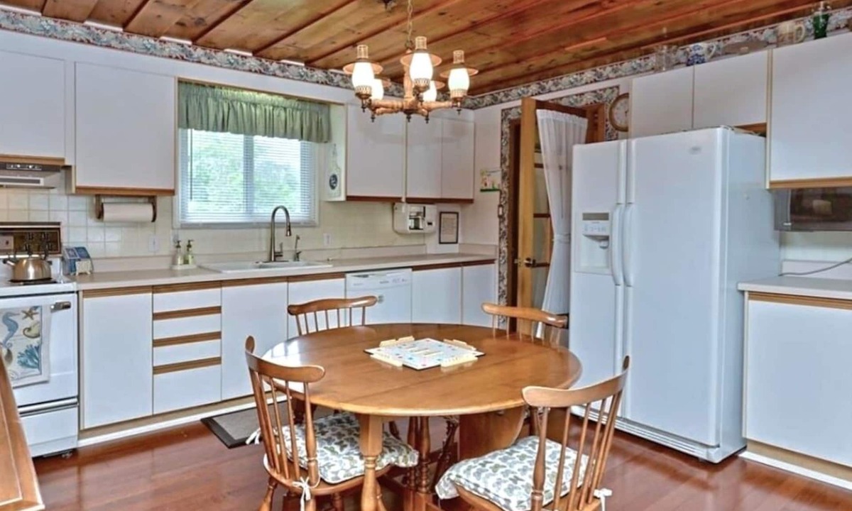 Dunsford Cottage | Cozy Lakefront Cottage in Kawartha Lakes