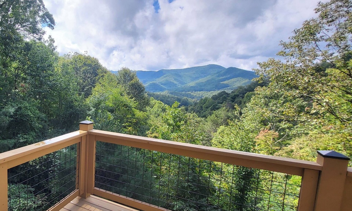 Cullowhee Cottage | Cozy Mountain Chalet with views, private setting! Near WCU and Castle Ladyhawke