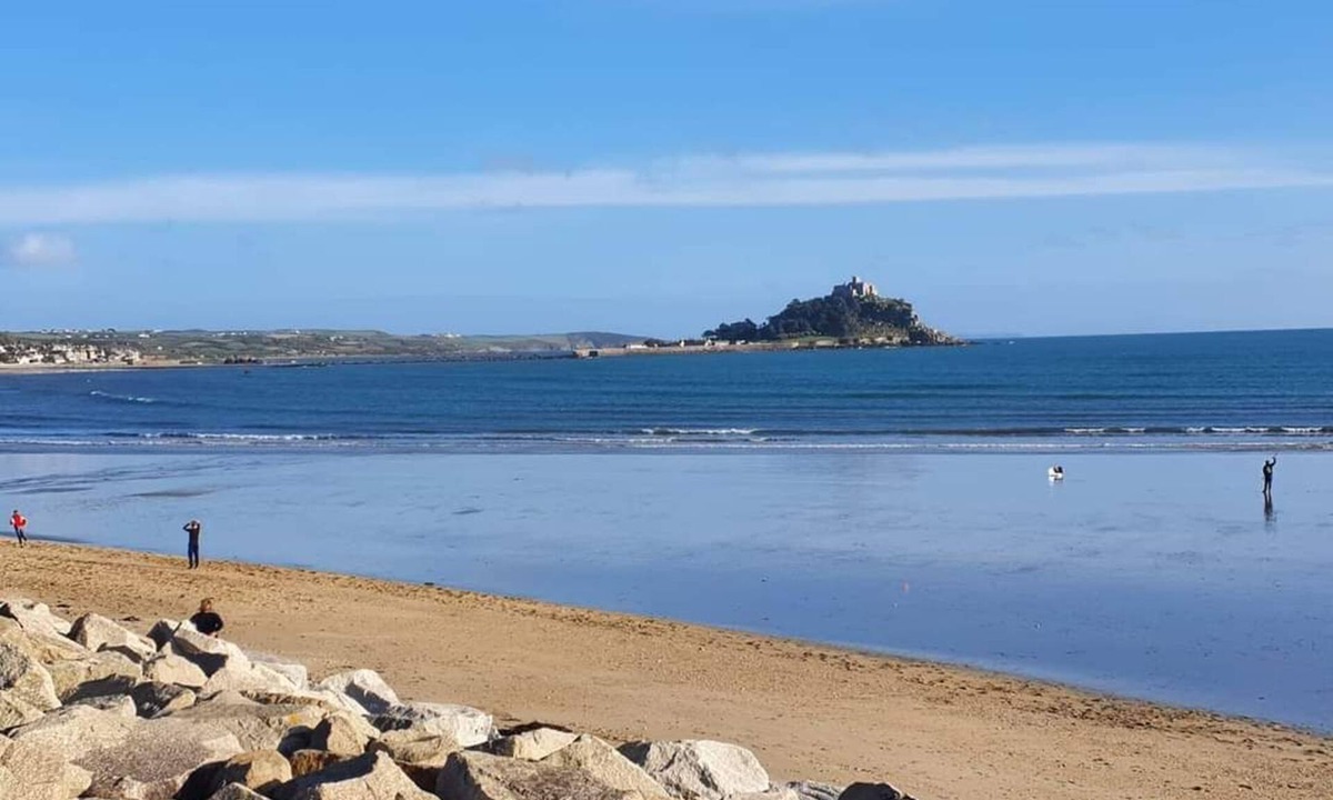 Longrock House | Detached comfortable granite cottage, 5 minute walk to the beach - Dogs Welcome
