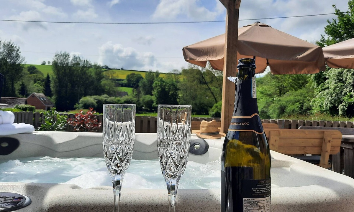 Morebath House | Devon Holiday Home. Hot Tub, Play Area & games Room Country Views. 12 Guests