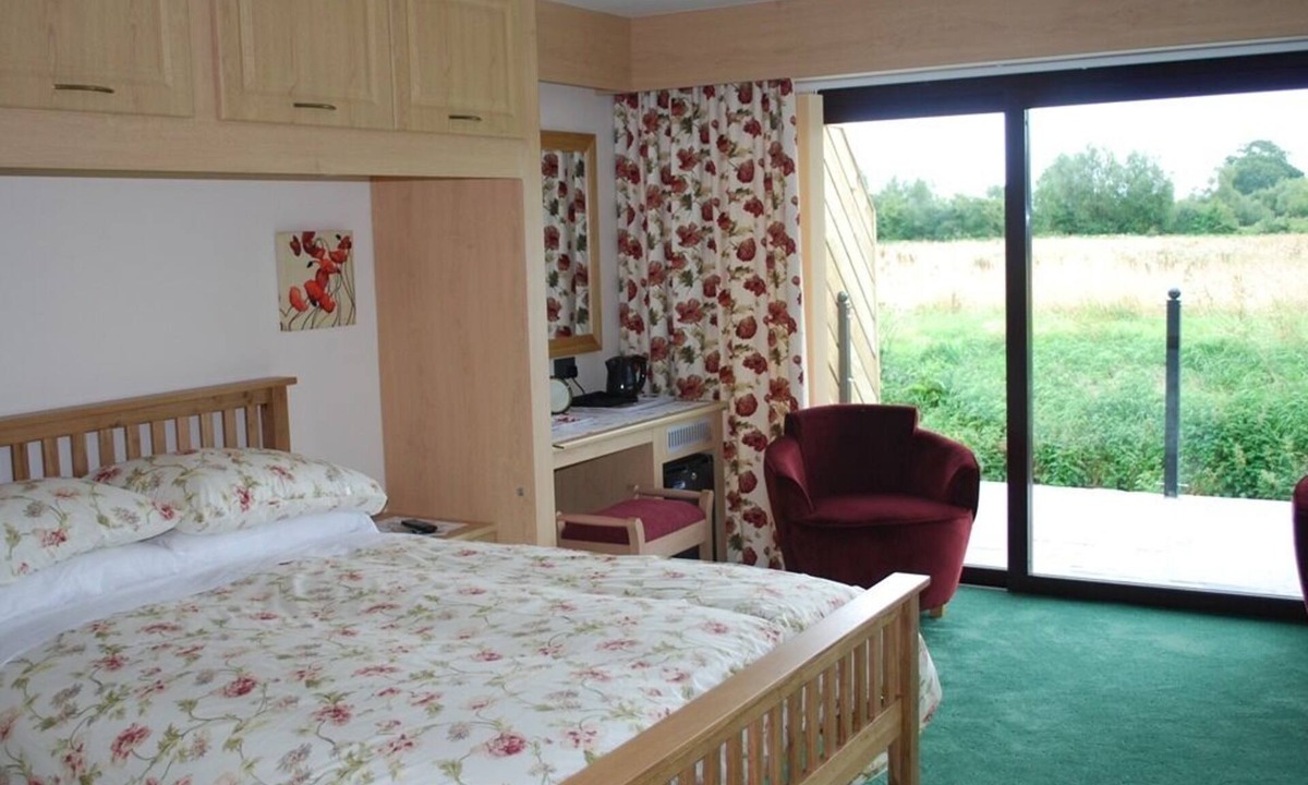 Lower Godney Bed & Breakfast | Double-gate Farm