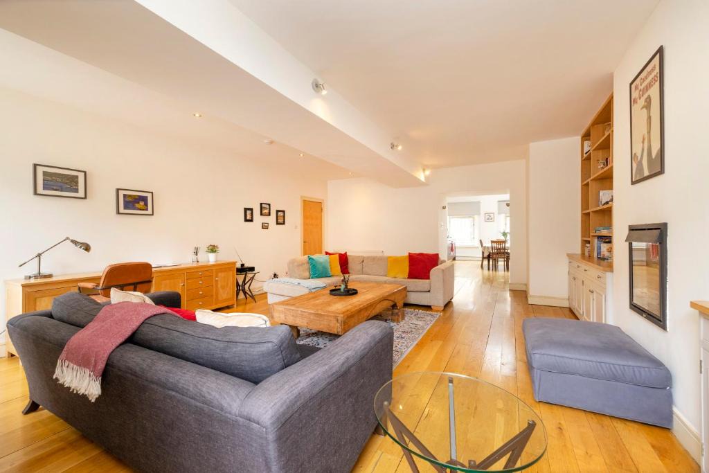 New Town Apartment | Edinburgh Central New Town Elegant 2-Bedroom Apartment in the Heart of the City