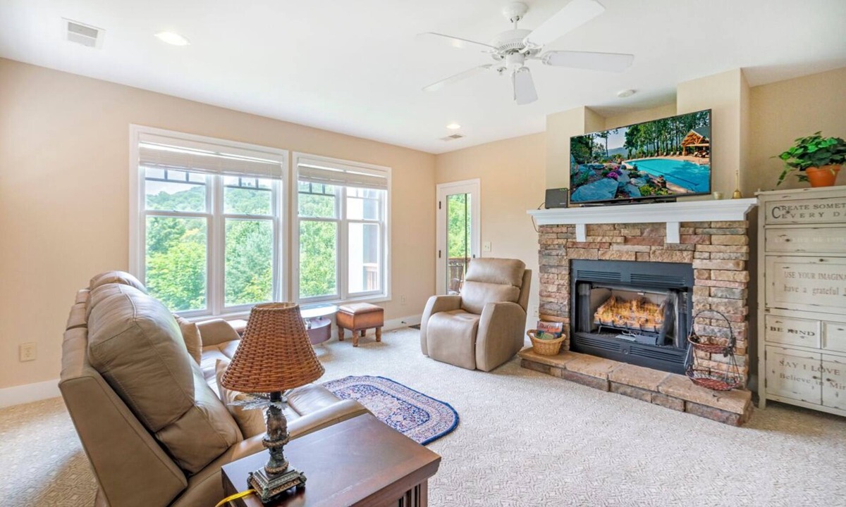 Foscoe Condo | Evergreens 1421- Mtn Condo, Gated Resort, Indoor/Outdoor Pools & Hot Tub