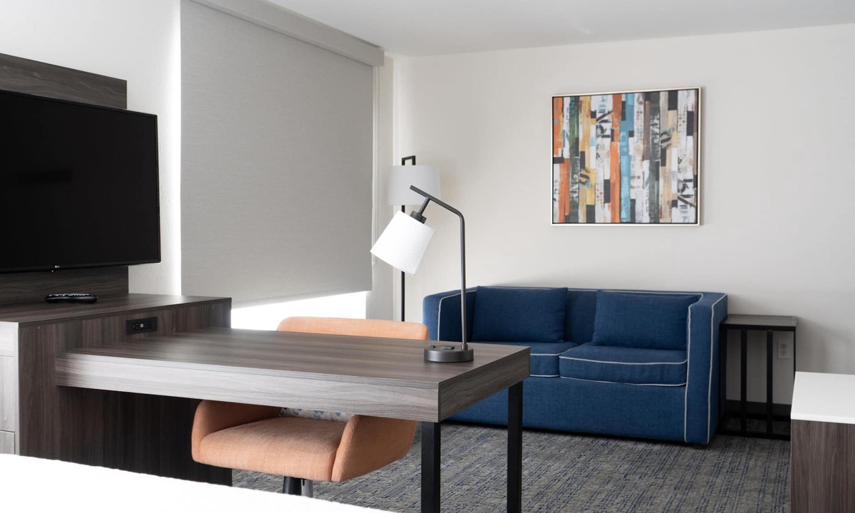 Seal Beach Hotel | Hampton Inn & Suites Seal Beach