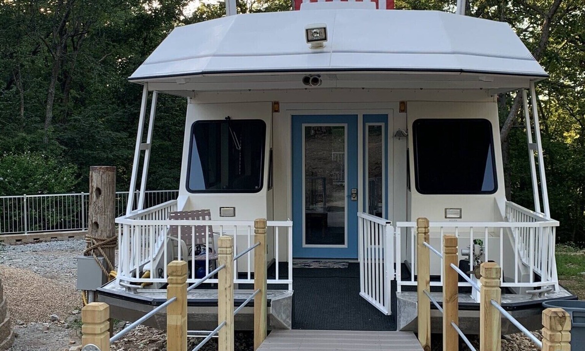 Omaha Boat Rental | Hey Kids! Fun HouseBoat Cabin! Pool 🛟 Hot Tub 💦 Patio 🌳 Cricket Creek Branson
