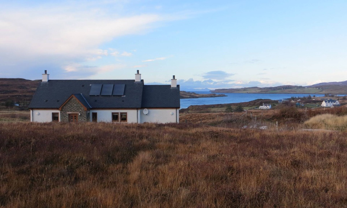 Suladale Cottage | Hill Cottage - a cottage that sleeps 4 guests in 2 bedrooms